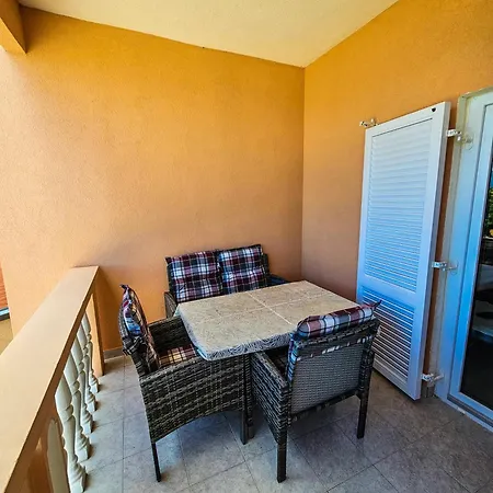 Holiday Beach Apartments Nin Nin