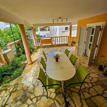 Holiday Beach Apartments Nin